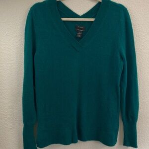 Halogen 100% cashmere Kelly green emerald V-Neck Sweater classic old money